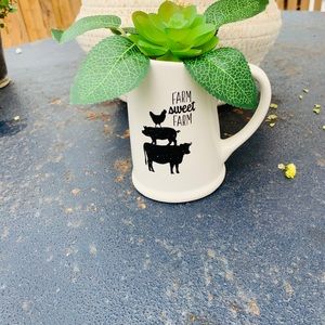 Mini farmhouse creamer pitchers - White Farm